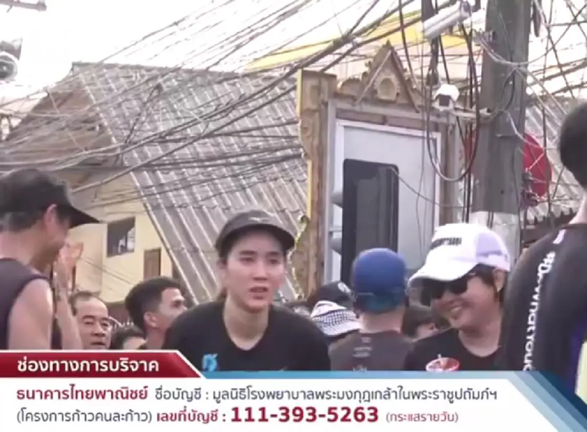 พี่ขอโทษนะ!! "สาวสวย"ใจสู้ อาสาวิ่งกับ"พี่ตูน"ครบระยะ จนบาดเจ็บ!! โพสต์ซึ้ง..ความเป็นสุภาพบุรุษของพี่ตูน..หลายๆคนคงอยากรู้ว่า"เธอ"เป็นใคร??