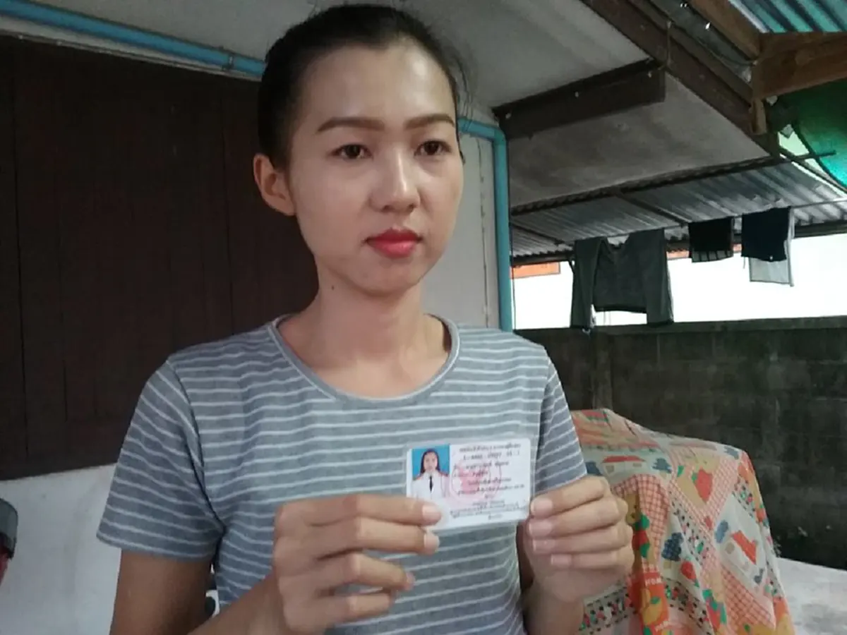 ฝันสลาย!!! ครูสาว สอบบรรจุได้ ปฏิบัติหน้าที่กว่า 5 เดือน สุดท้ายไม่ได้รับเงินเดือน สู้ชีวิตทอผ้าเลี้ยงชีพ หวังขอความเป็นธรรมสู่ฝันอีกครั้ง