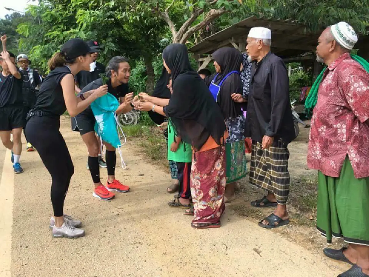 พลังอันยิ่งใหญ่โดยการใช้กายและจิตใจที่เป็นกุศล! "ตูน บอดี้สแลม" ชายที่ทำให้ชายแดนภาคใต้ กลับมามีความสุข-รอยยิ้มเป็นครั้งแรกในรอบ 10กว่าปี