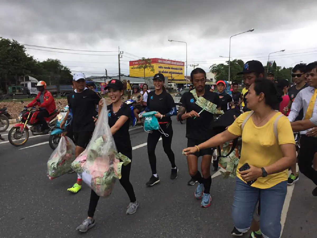 รัก"ผู้ชาย"คนนี้หมดหัวใจ!! ผมไม่อยากให้ทุกคนลืมเป้าหมาย..ผมวิ่งเเค่8วัน??!"หมอ","พยาบาล"วิ่งมาทั้งชีวิต!! ฮีโร่คือพวกเขา..เราต้องช่วย(คลิป)