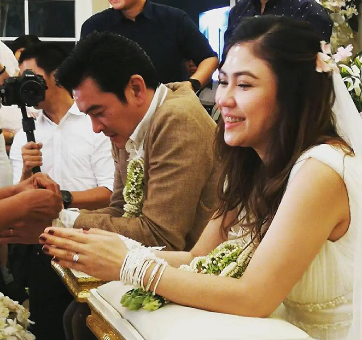 ไอเดียบรรเจิดเว่อร์!! เปิดของชำร่วยงานวิวาห์ "ชาคริต-แอน"  เริศๆ เก๋ๆ ไม่เหมือนงานแต่งที่ไหน แถมโดนใจแขกในงานสุดๆ
