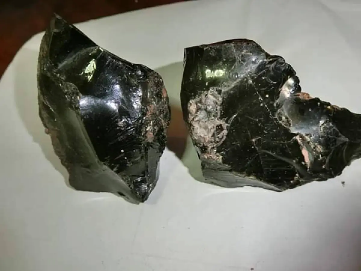 ชาวบ้านพบนิล-เหล็กไหล หลังไปทำบุญกับท่านปู่ศรีสุทโธที่คำชะโนดมา
