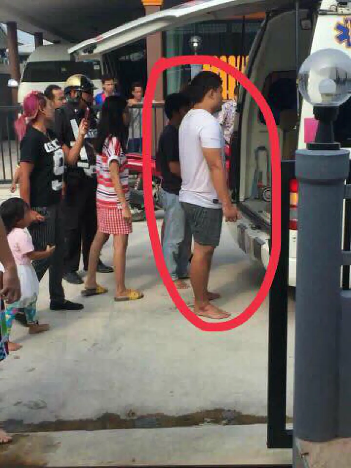 ยังไม่ทันได้ขอบคุณ!! ครอบครัววอนช่วยตามหา "ฮีโร่เทวดาบนดิน" ช่วยCPRเด็กจนฟื้นคืนชีพ สุดท้ายหายตัวไป..ทำดีไม่หวังผล กราบหัวใจรัวๆ