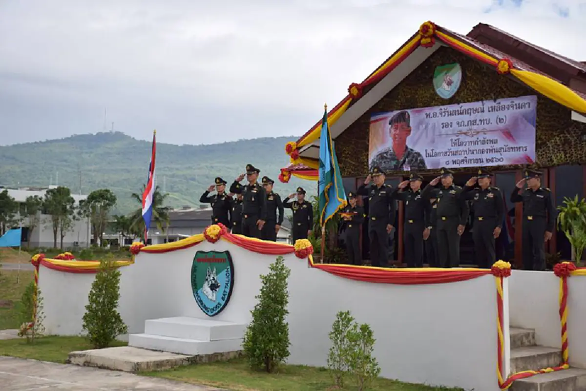 เกียรติยศศักดิ์ศรีที่ไม่แพ้มนุษย์ !!! เปิดภาพ"พิธีอำลาสุนัขทหารไทย" อีกหนึ่งผู้อยู่เบื้องหลังถวายการรักษาความปลอดภัยในพระราชพิธีต่างๆ