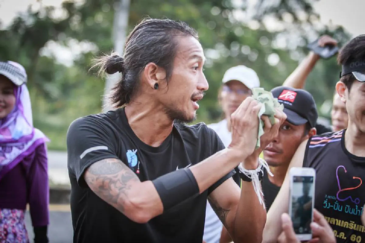 "หลวงพ่อ"ขอเอาใจช่วยให้ถึงเป้าหมาย!! เรื่องราวประทับใจระหว่างการ"ก้าว"..น้ำใจของ"พระมหาเถระ" ต่อ "ตูน บอดี้สเเลม"(ฟังคลิป)