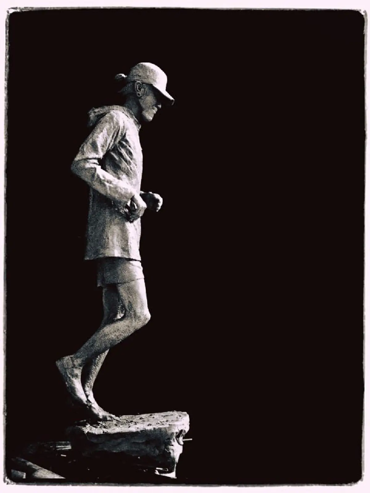 ยกย่องในความดี!! "อ.นักปั้นมือทอง" ที่เคยทำงานสนองพระราชดำริ"ในหลวง ร.9" ..เตรียมมอบรูปปั้นจากขี้ผึ้งให้กำลังใจ "ตูน บอดี้สเเลม" (ชมภาพ)