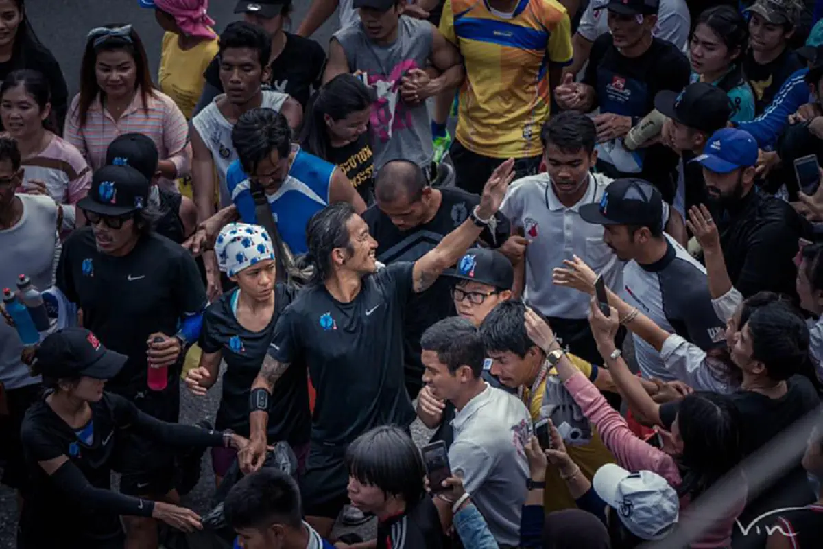 ซาบซึ้งในพระมหากรุณาธิคุณ !! เปิด3สิ่งของมหามงคล..."ตูน บอดี้สเเลม" เเละทีมงาน "ก้าวคนละก้าว" เข้ารับพระราชทานจาก "ในหลวงร.10" (รายละเอียด)