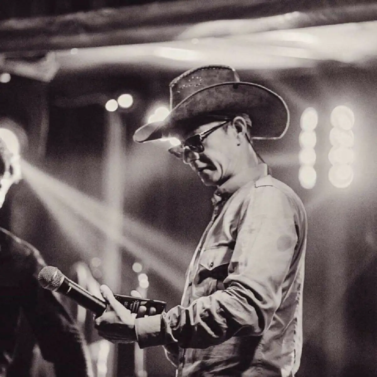 "ตอนซาวด์เช็คพี่ยังแซวผมอยู่เลย" ช็อก !! สะเทือนอารมณ์ มือกีต้าร์ร่วมวง "โจ บอยสเก๊าท์" ครั้งแรกและครั้งสุดท้าย...เป็นโชว์ที่สนุกมาก