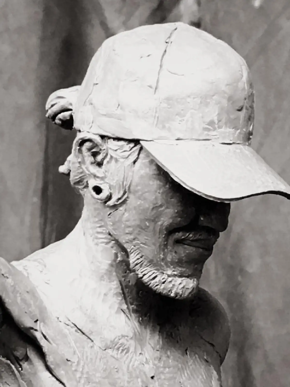 ยกย่องในความดี!! "อ.นักปั้นมือทอง" ที่เคยทำงานสนองพระราชดำริ"ในหลวง ร.9" ..เตรียมมอบรูปปั้นจากขี้ผึ้งให้กำลังใจ "ตูน บอดี้สเเลม" (ชมภาพ)