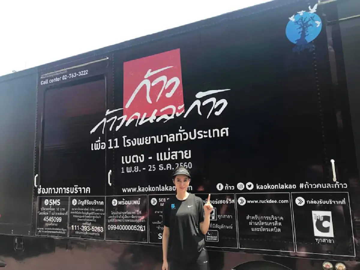 พี่ขอโทษนะ!! "สาวสวย"ใจสู้ อาสาวิ่งกับ"พี่ตูน"ครบระยะ จนบาดเจ็บ!! โพสต์ซึ้ง..ความเป็นสุภาพบุรุษของพี่ตูน..หลายๆคนคงอยากรู้ว่า"เธอ"เป็นใคร??