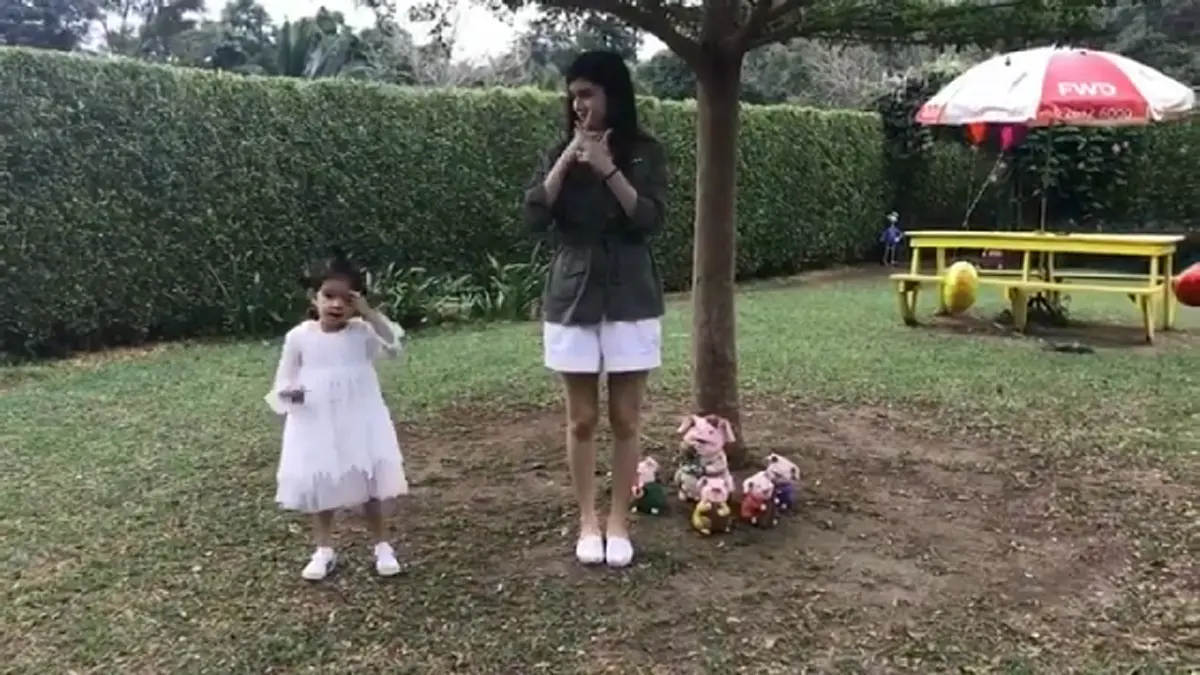 ดุ๊กๆ...ดิ๊กๆ!! แม่โบว์แวนด้า - น้องมะลิ เต้นโชว์เพลง "คุกกี้เสี่ยงทาย" ของสาวๆ BNK48 จะเป๊ะแค่ไหนต้องลองดู!!