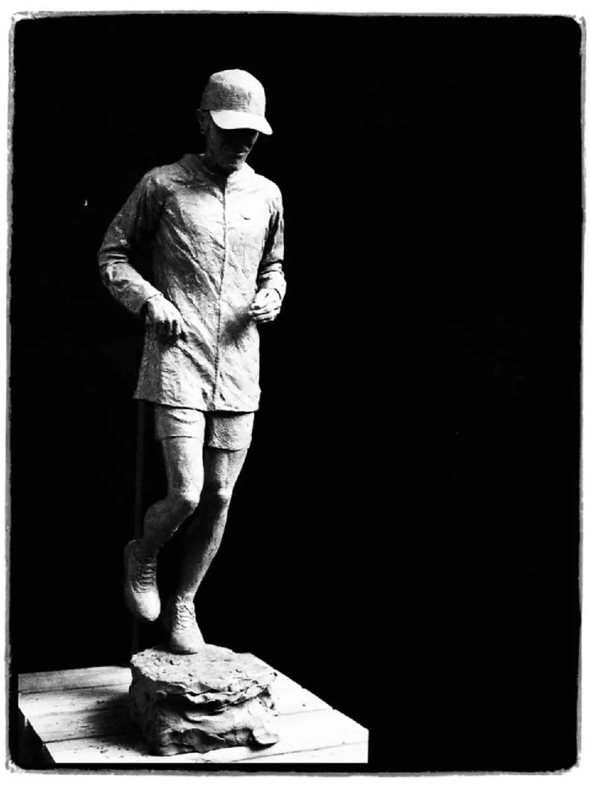 ยกย่องในความดี!! "อ.นักปั้นมือทอง" ที่เคยทำงานสนองพระราชดำริ"ในหลวง ร.9" ..เตรียมมอบรูปปั้นจากขี้ผึ้งให้กำลังใจ "ตูน บอดี้สเเลม" (ชมภาพ)