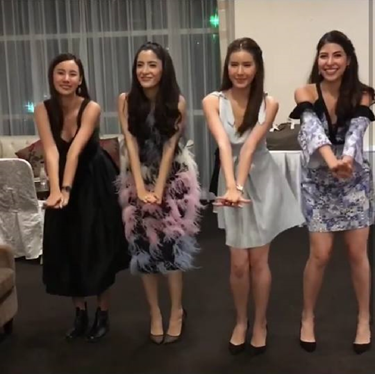 #ก็ว่าจะไม่แล้วเชียว ?? "พิ้งกี้ สาวิกา" ชวนแก๊งเพื่อนสาว Cover เพลงฮิต "ปานามา" ! สนุกจนลืมสวยกันไปเลย !! (คลิป)