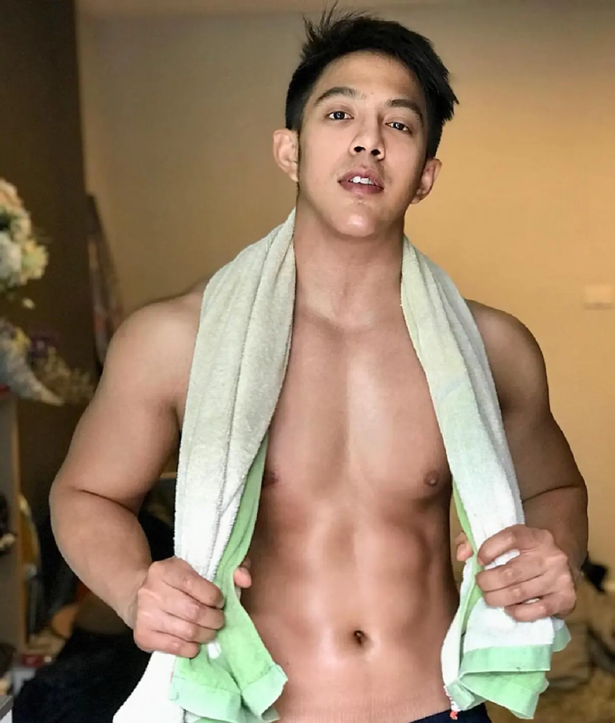 #ฮือฮาทั้งโซเชียล!! เปิดวาร์ป "คุณหมอสุดหล่อ" อวดหุ่นล่ำๆ น่ากินฟินสุดๆ งานดีเป๊ะเวอร์ ขยี้ตาแทบพัง !! (ชมภาพ)