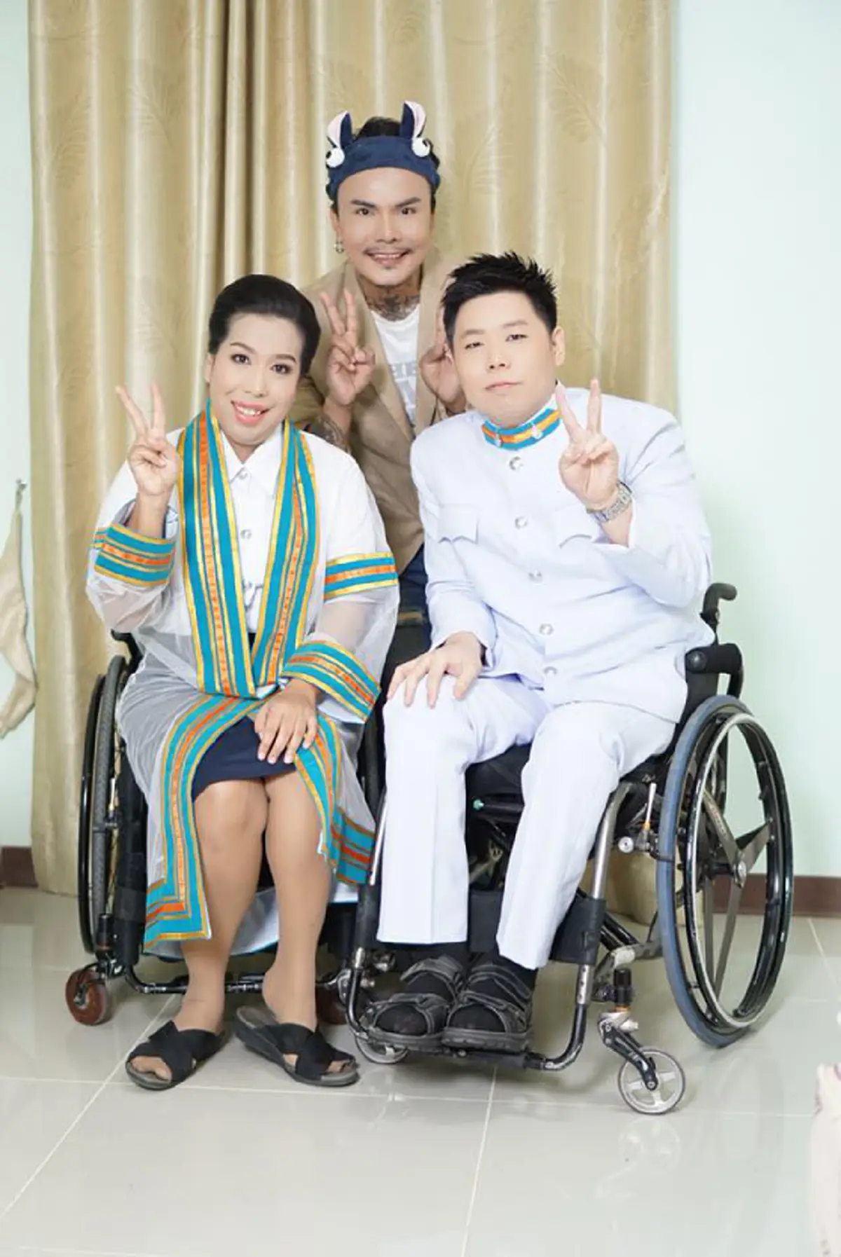 กราบหัวใจเขาและเธอ!!วันสำคัญ2ชีวิตพิการร่างกาย สู้ทุกอุปสรรค ก่อเกิดเป็นความรัก..ความสำเร็จการศึกษา #ขอบคุณนางฟ้าซาลอน เติมเต็มความสุข!?
