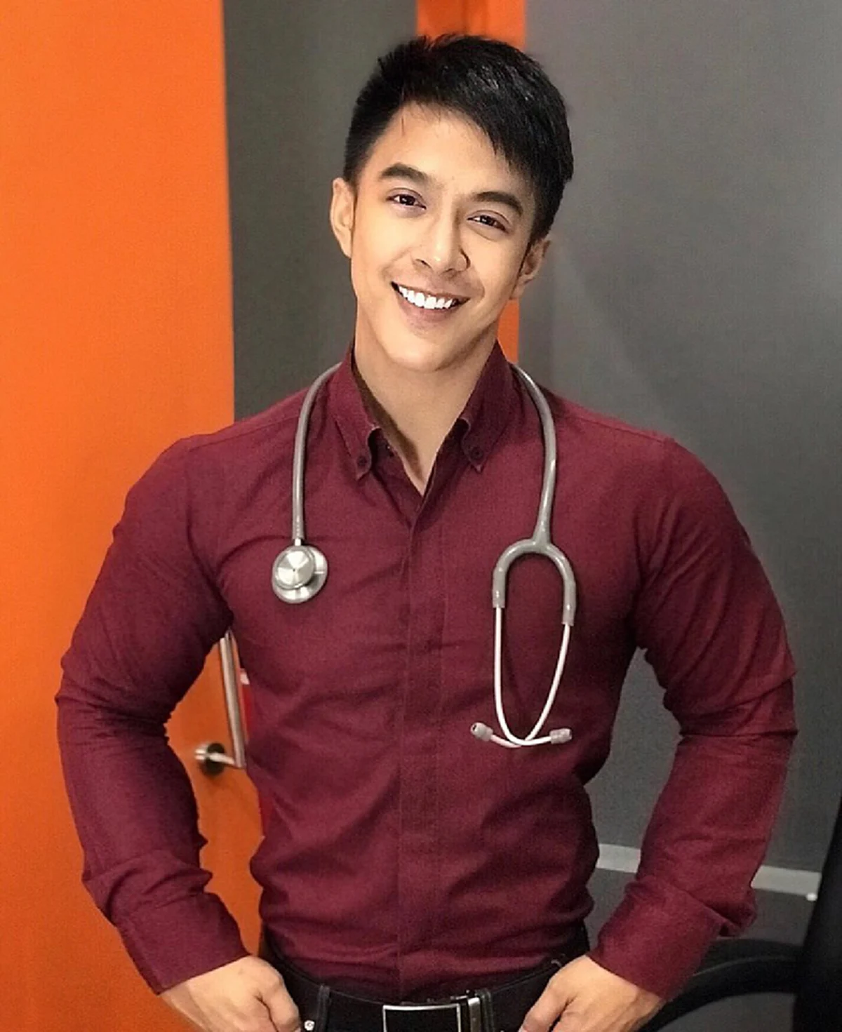 #ฮือฮาทั้งโซเชียล!! เปิดวาร์ป "คุณหมอสุดหล่อ" อวดหุ่นล่ำๆ น่ากินฟินสุดๆ งานดีเป๊ะเวอร์ ขยี้ตาแทบพัง !! (ชมภาพ)