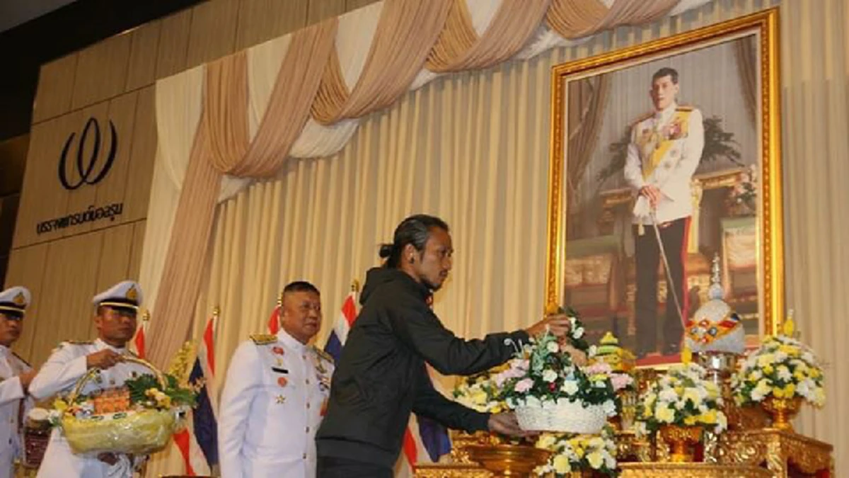 ซาบซึ้งในพระมหากรุณาธิคุณ !! เปิด3สิ่งของมหามงคล..."ตูน บอดี้สเเลม" เเละทีมงาน "ก้าวคนละก้าว" เข้ารับพระราชทานจาก "ในหลวงร.10" (รายละเอียด)