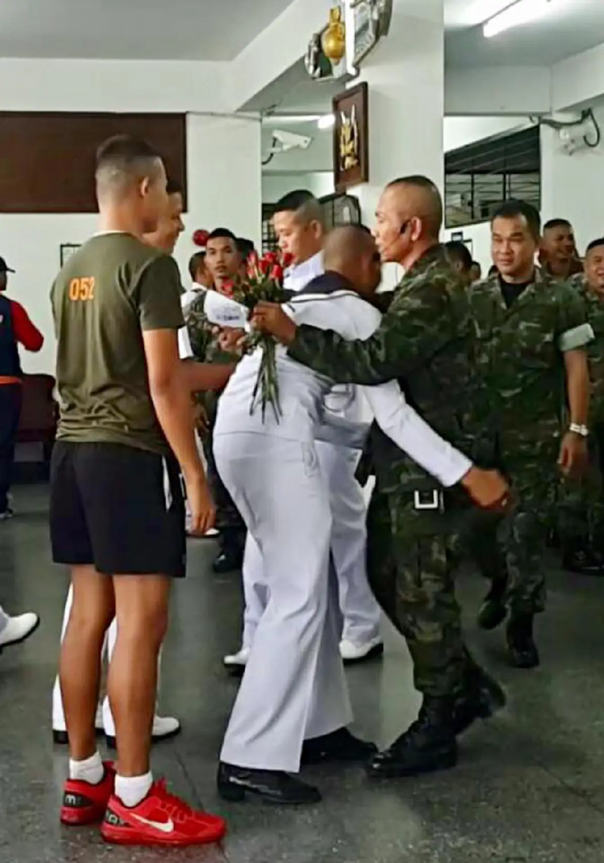 ท้องทะเลเดือด!! ผบ.นาวิกโยธินขยับแล้ว! สั่งสางปมร้อนนร.ฝึก Recon ซี่โครงหัก เหตุพล.ร.ต.โกรธลูกเจ็บบุกอาละวาด...หวั่นรอยร้าวกองทัพเรือ!?