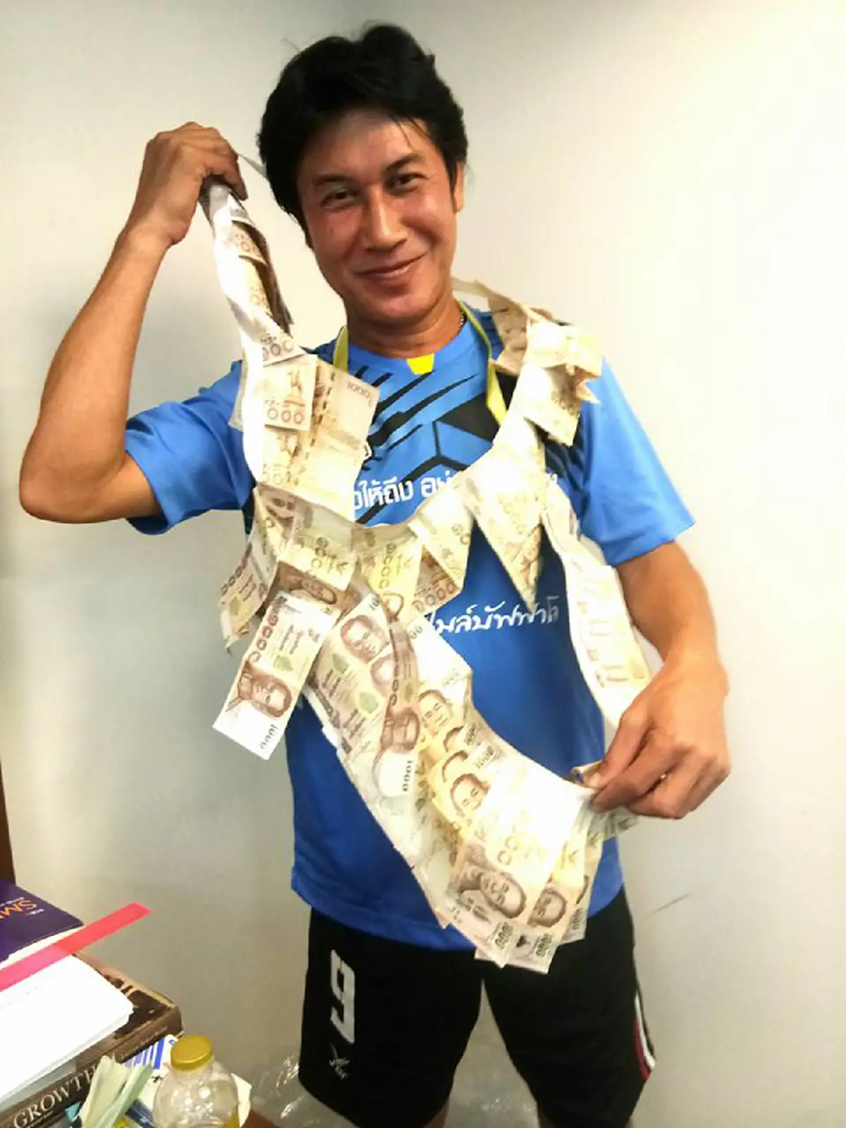 เชษฐ์ สไมล์บัฟฟาโล และ อ่ำ อัมรินทร์ ออกวิ่งวันแรก เพื่อหาเงินไปสมทบในโครงการก้าวของ ตูน บอดี้สแลม ได้ยอดเงินบริจาคกว่า 6 แสนบาท!(คลิป)