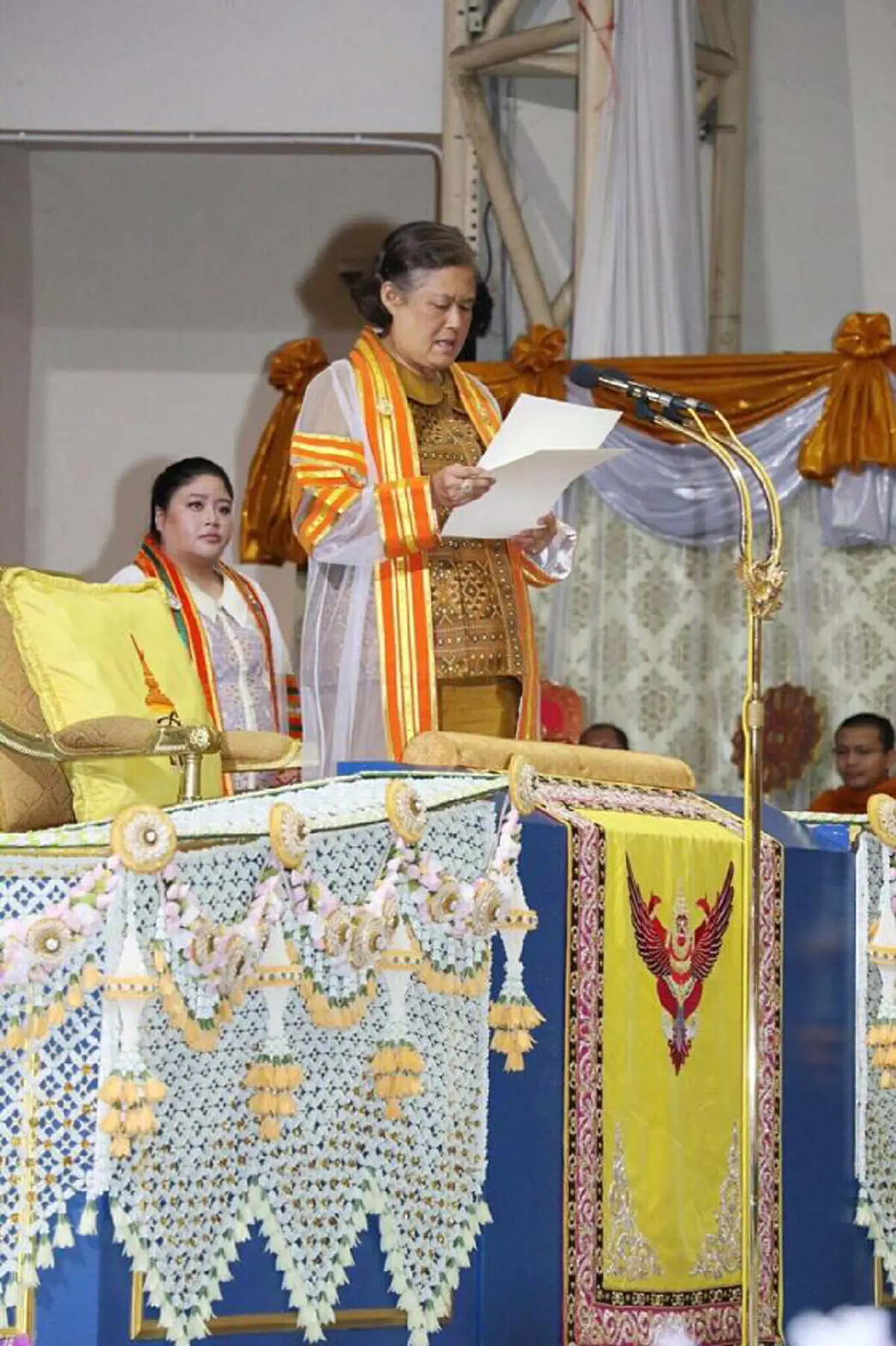 พระเจ้าหลานเธอ พระองค์เจ้าอทิตยาทรกิติคุณ ทรงเข้ารับพระราชทานปริญญาดุษฎีบัณฑิตกิตติมศักดิ์ จากสมเด็จพระเทพรัตนราชสุดาฯ สยามบรมราชกุมารี