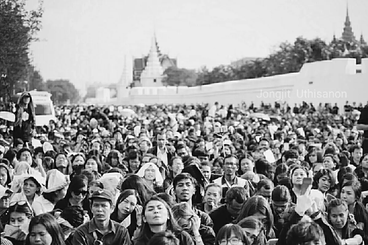 "ใกล้ตุลา...มาบรรจบวันครบรอบ....รำลึกถึงหัวใจแทบสลาย"  ย้อนประมวลภาพเหตุการณ์ ในหลวงรัชกาลที่9 เสด็จสู่สวรรคาลัย
