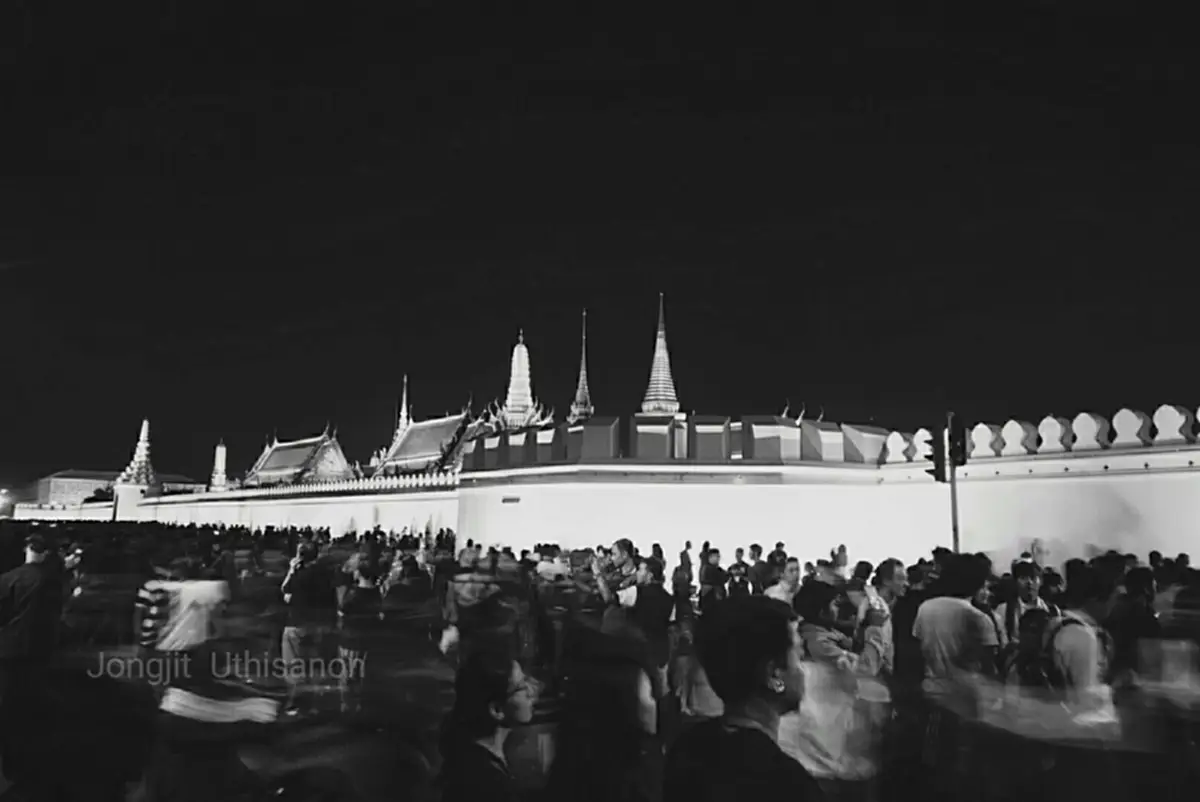 "ใกล้ตุลา...มาบรรจบวันครบรอบ....รำลึกถึงหัวใจแทบสลาย"  ย้อนประมวลภาพเหตุการณ์ ในหลวงรัชกาลที่9 เสด็จสู่สวรรคาลัย