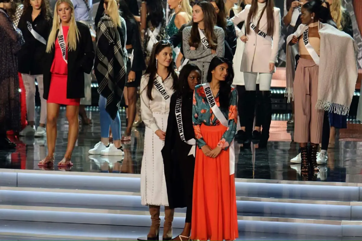 ตื่นเต้นมาก!!! นาทีสำคัญ กองประกวดเลือก "มารีญา" ซ้อมจับมือ 2 คนสุดท้าย ชิงมงกุฎมิสยูนิเวิร์ส ถึงเวลาแล้วที่โลกได้ประจักษ์!!! (มีคลิป)