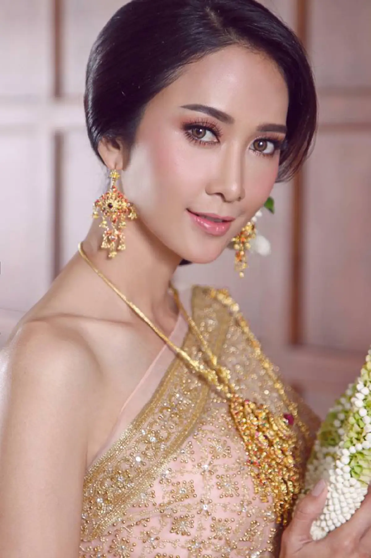 *ตะลึงตาโต!!! เผยโฉมหน้า "7ดาราชื่อดังของไทย"บ้านยากจน แต่สู้ชีวิต จนชีวิตพลิกผัน กลายเป็น"ซุปตาร์"ที่มีชื่อเสียงและเงินมหาศาล!!! (เนื้อหา)