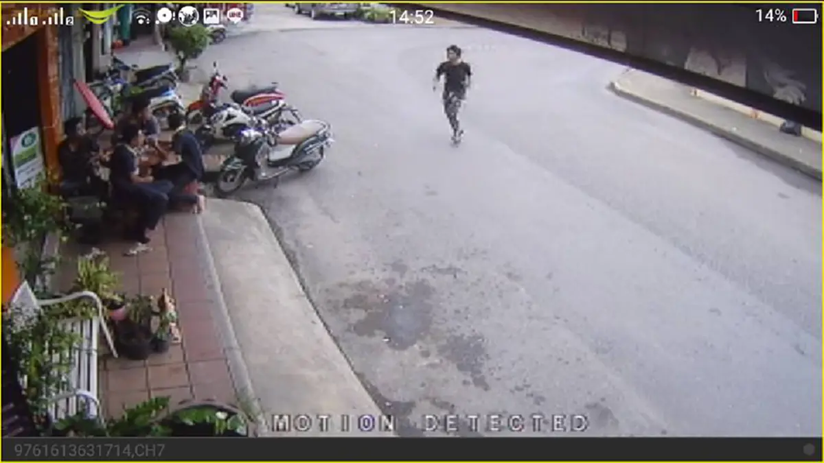 สังคมสมัยนี้มันอยู่ยาก!! "มารดา"โจ๋หัวร้อนกระโดดถีบกังฟูสุดกร่าง..เอ่ยขอโทษผู้เสียหาย!! เผย"ลูกชาย"มีอาการทางสมอง!!ต้องกินยาคุมสติตลอด(คลิป)