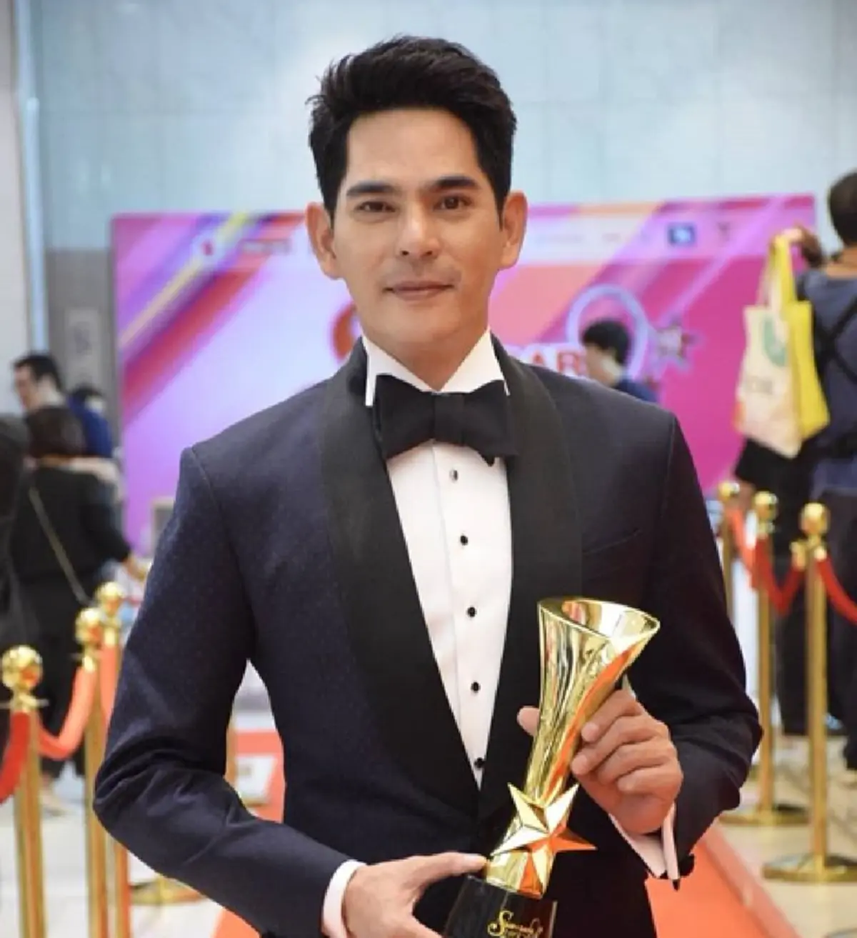 บิ๊ก ศรุต โชว์ภาพสมัยวัยละอ่อน สุดทะเล้นทำหน้าลิง แต่กลบความหล่อไม่มิด หน้าตาดีมาตั้งแต่เด็ก