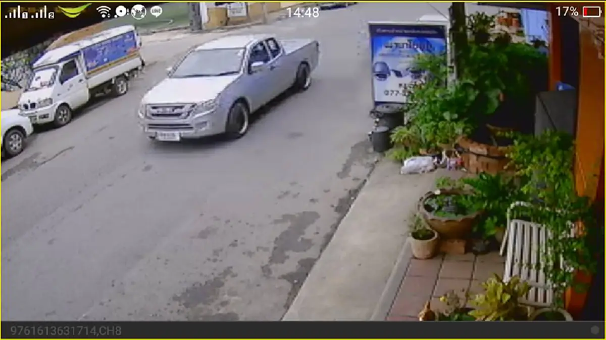 สังคมสมัยนี้มันอยู่ยาก!! "มารดา"โจ๋หัวร้อนกระโดดถีบกังฟูสุดกร่าง..เอ่ยขอโทษผู้เสียหาย!! เผย"ลูกชาย"มีอาการทางสมอง!!ต้องกินยาคุมสติตลอด(คลิป)