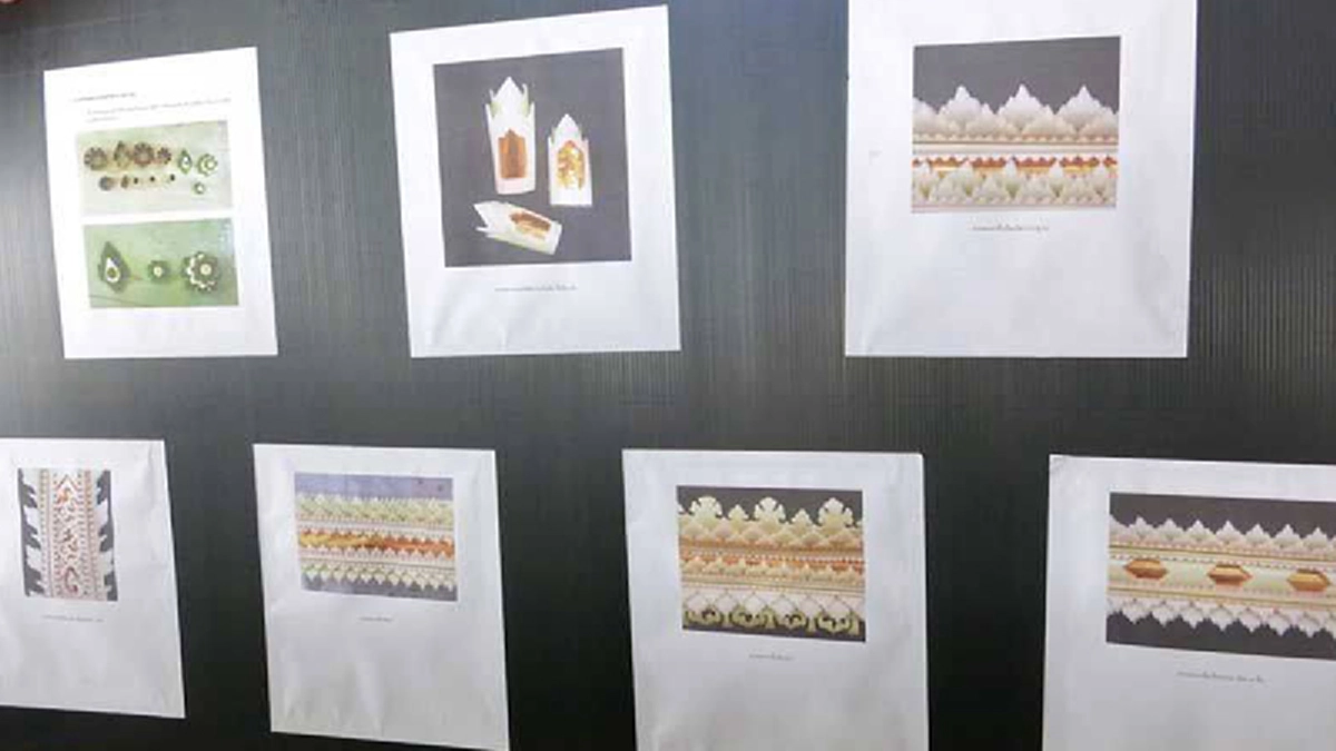 สมเด็จพระเทพฯ เสด็จในการกรองดอกรักชั้นเรือนยอดชั้นที่ ๙ พระจิตกาธานด้วยพระองค์เองถวายแด่งานพระราชพิธีถวายพระเพลิงพระบรมศพ ในหลวง ร.๙