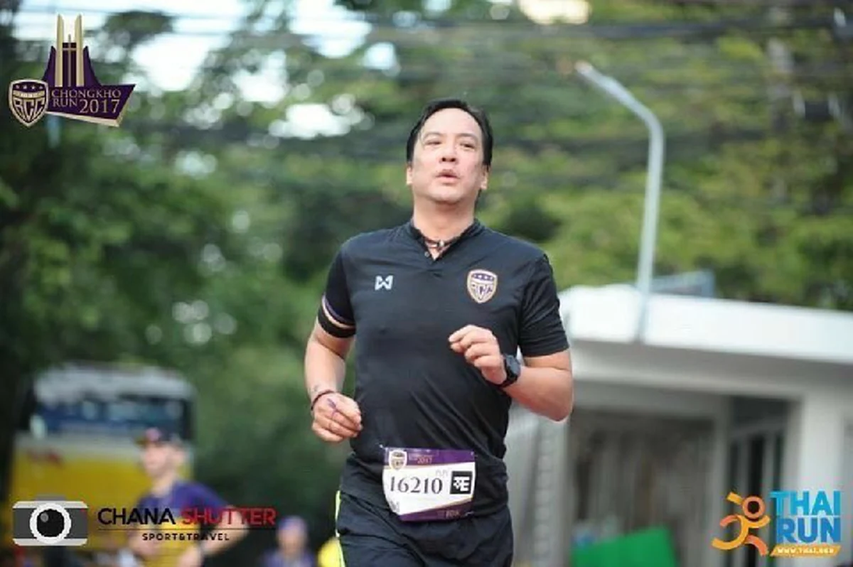 เหน็บแรง!!! โจ นูโว โพสต์ทีถึงกับสะเทือน ขณะที่น้องตูนวิ่งตากแดดเหนื่อยขนาดนี้ ยังมีคณะแบบ แฟมมิลี่ทริปไปดูงาน งบประมาณเหลือ เอาคืนคลัง