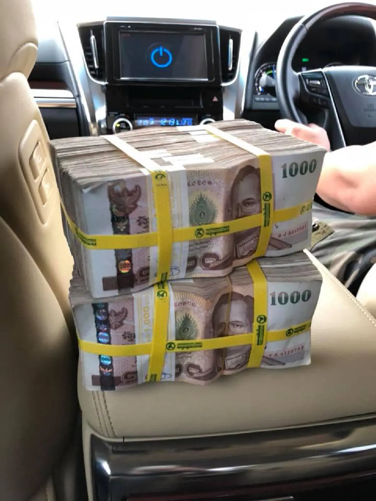 ได้อีก2ล้าน!! บอย ท่าพระจันทร์ เซียนพระชื่อดัง นำเงินจากการขายหนังเหรียญยอดนิยมอมตะแดนสยาม มอบให้ตูน จำนวน 2 ล้านบาท สมทบโครงการก้าว