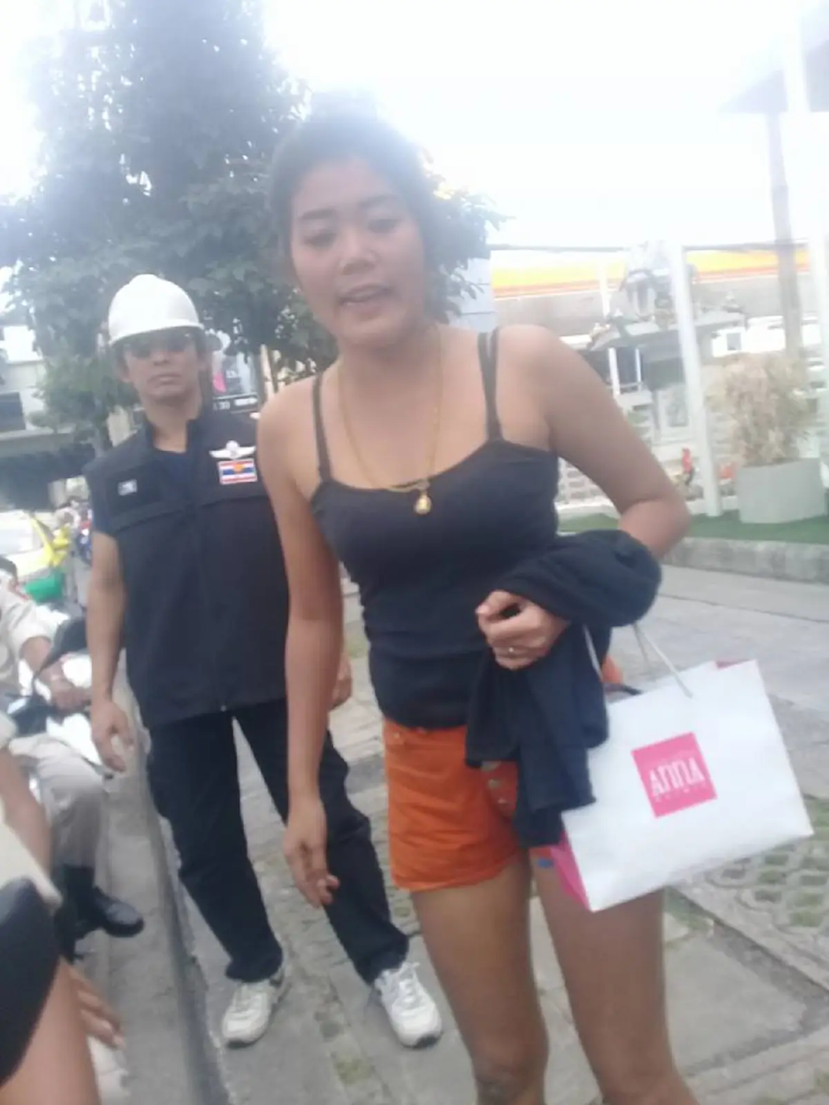 แบบนี้ก็ได้เหรอ!!! สาวด่ากราด คนขับแท็กซี่ หลังโดนทวงค่าโดยสาร  งานนี้โซเฟอร์แท็กซี่ซวยซ้ำซวยซ้อน เงินก็ไม่ได้ แถมโดนด่าอีกต่างหาก??? (คลิป)