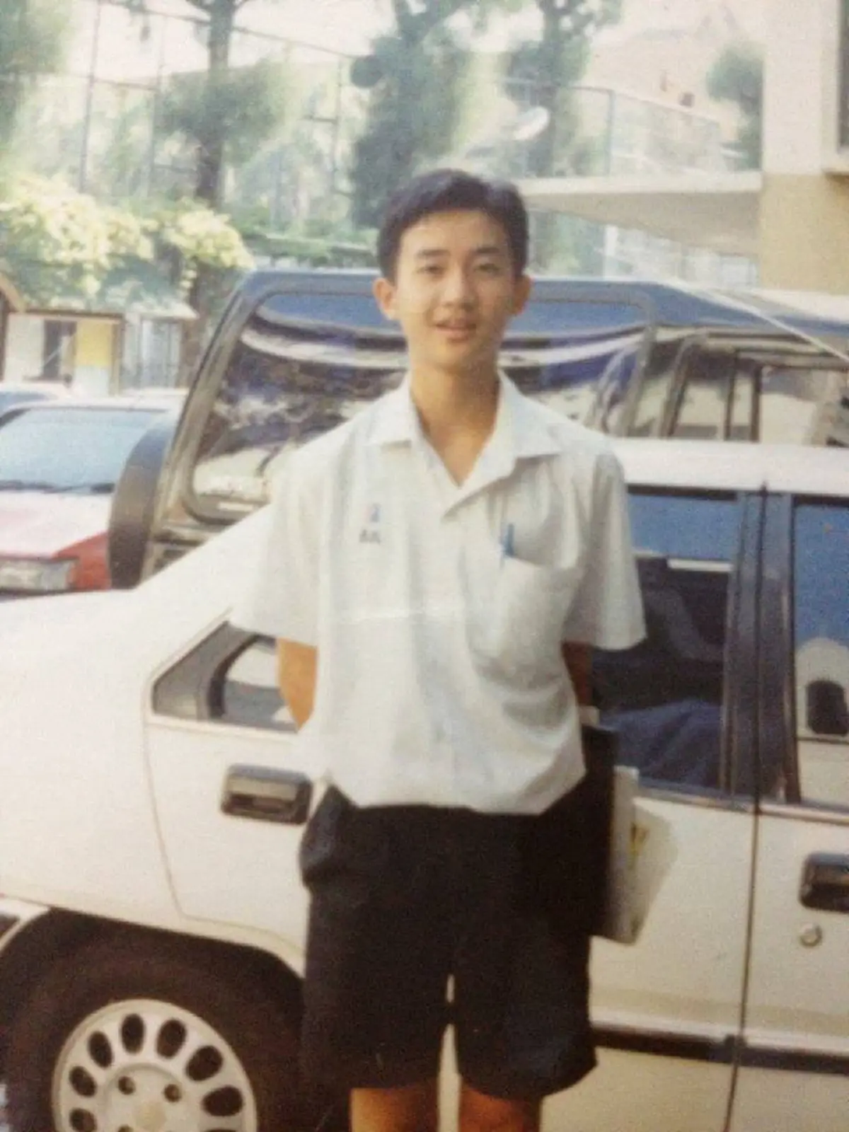 ภาพนี้ราคาหลายแสน...!!! ปิดประมูลรูปหายาก “ตูน บอดี้แสลม” สมัยวัยละอ่อน กับเรื่องเล่าวัยเด็กที่อ่านแล้วต้องยิ้มตาม!  (รายละเอียด)