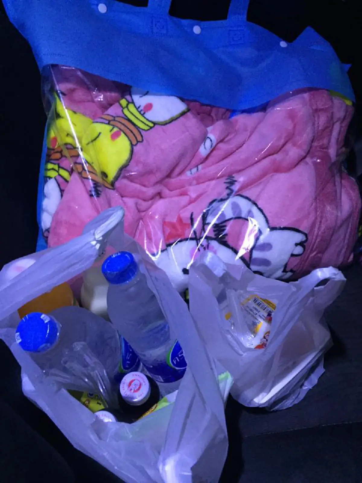 ชื่นหัวใจจริงๆ!! สาวใจงามเจอยายนั่งยองถัดขาไปมาในปั๊มน่าสงสาร ตามถึงบ้านรู้ความจริง...ไม่รอช้าเข้าช่วยทันที ทำโซเชียลถึงน้ำตาซึม!? (มีคลิป)