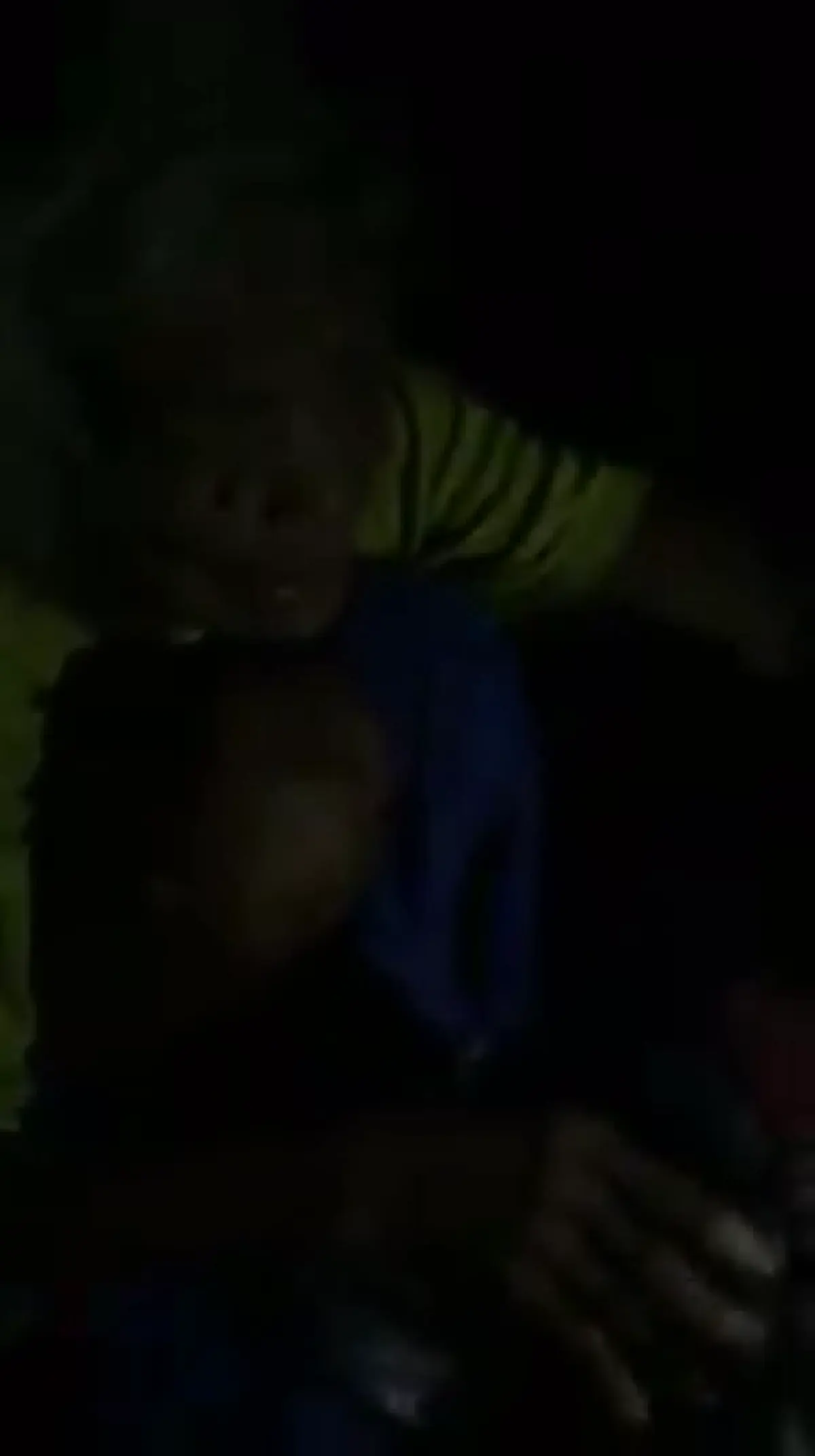 ชื่นหัวใจจริงๆ!! สาวใจงามเจอยายนั่งยองถัดขาไปมาในปั๊มน่าสงสาร ตามถึงบ้านรู้ความจริง...ไม่รอช้าเข้าช่วยทันที ทำโซเชียลถึงน้ำตาซึม!? (มีคลิป)