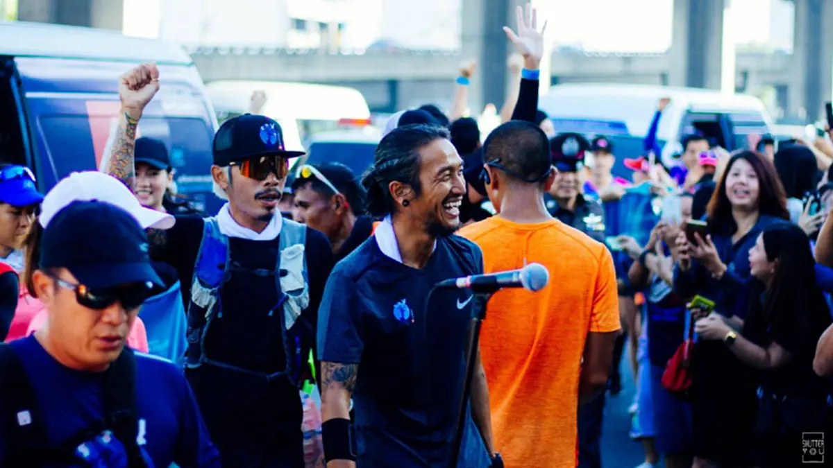 ขนลุกเลย !?!?! เสียงกรี๊ดสนั่น "ตูน" กระโดดคว้าไมค์ร้องเพลง "ความฝันกับจักรวาล" ...นี่แหละเพลงที่ผมรักที่สุดในชีวิต  (มีคลิป)