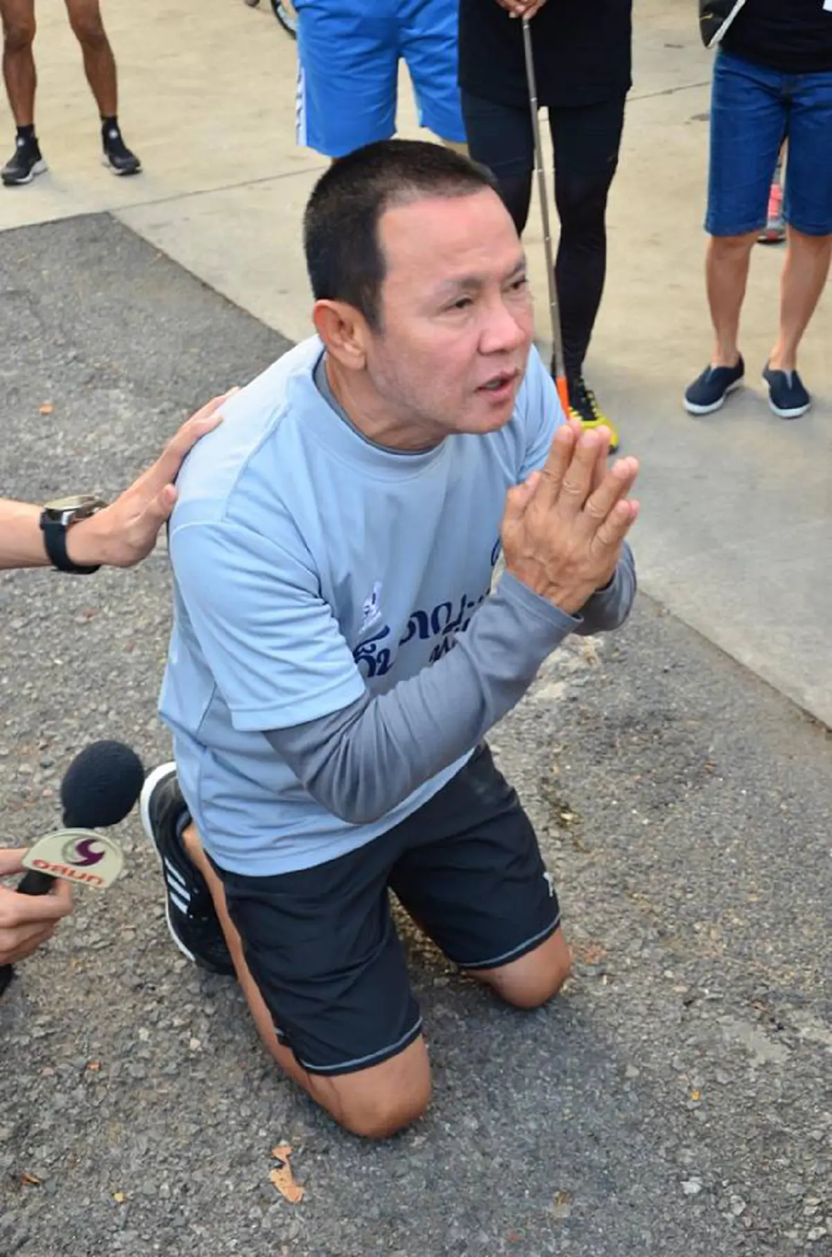 ใจพี่สุดยอดเลย!! "จาตุรงค์ " วิ่งระดมทุนบ้านเกิดราชบุรี#เก็บตกให้พี่ตูน ยอดเงินวันแรกพุ่งครึ่งล้าน โซเชียลปรบมือรัวเสียดายพวกบ้าทำเสียอารมณ์