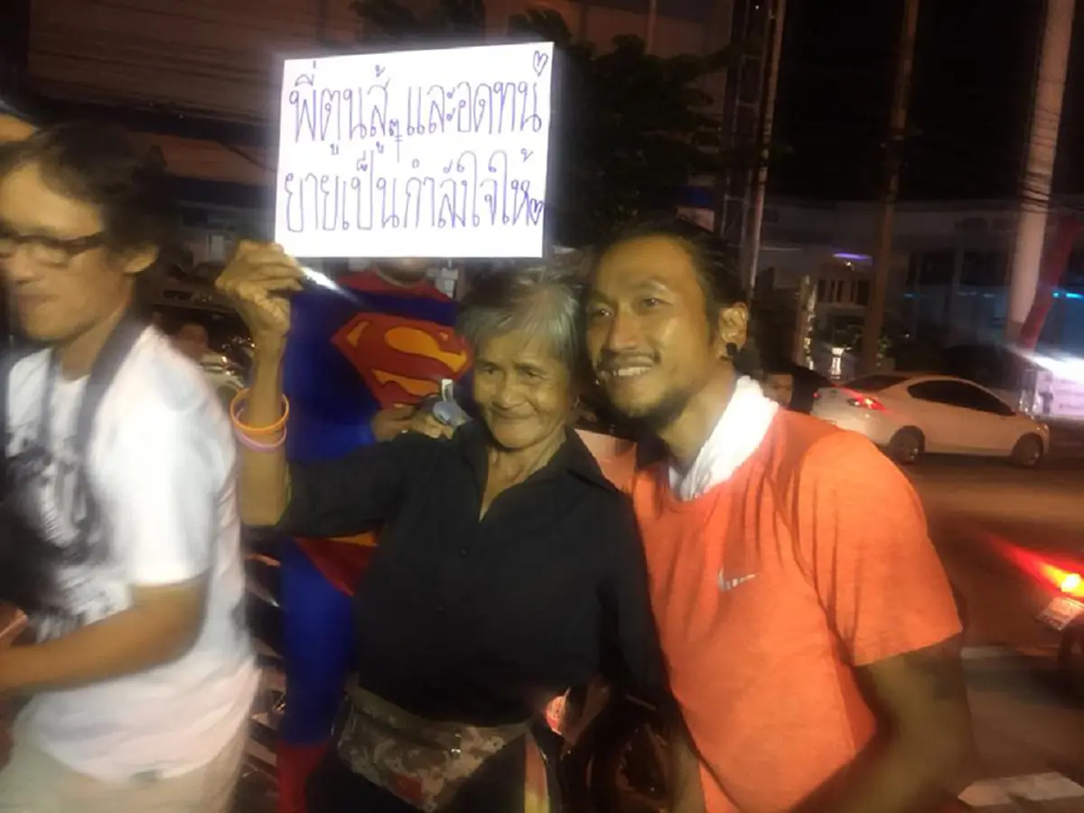 “ไม่อยากวิ่งผ่านไปเลย” !!! พี่ป๊อกเล่าคำพูด"พี่ตูน"หลังวิ่งถึงบ้านเกิด คำทักทายจาก"คนบ้านเดียวกัน"ทำให้ความรู้สึกของพี่ตูนไม่เหมือนเดิม