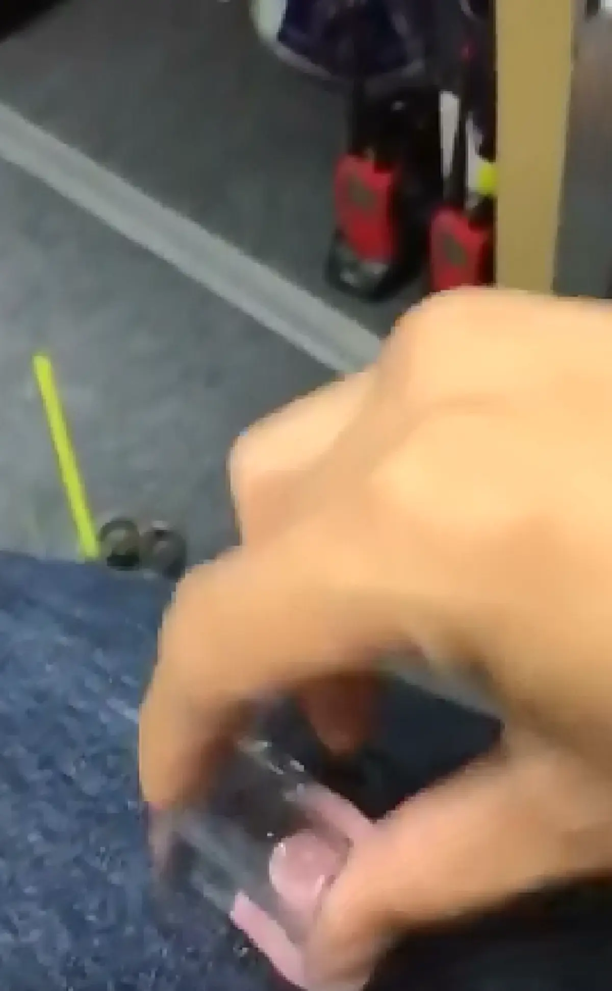 เจ๋งมาก!!! วิธีแก้ปัญหากวนใจ "หมากฝรั่ง" ติดเสื้อผ้า ทำได้ง่ายๆ ในเวลาแค่ 3 นาทีเท่านั้น  (ชมคลิป)