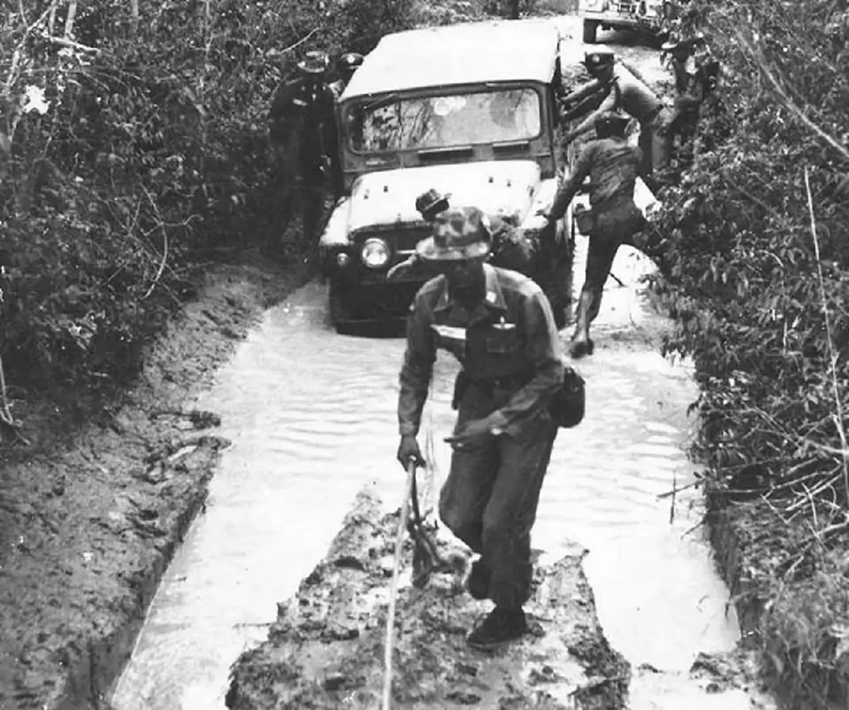 แชร์เก็บไว้ในความทรงจำ ภาพพระบรมฉายาลักษณ์ของ "ในหลวงรัชกาลที่๙" ที่หาดูได้ยาก (ภาพชุด)