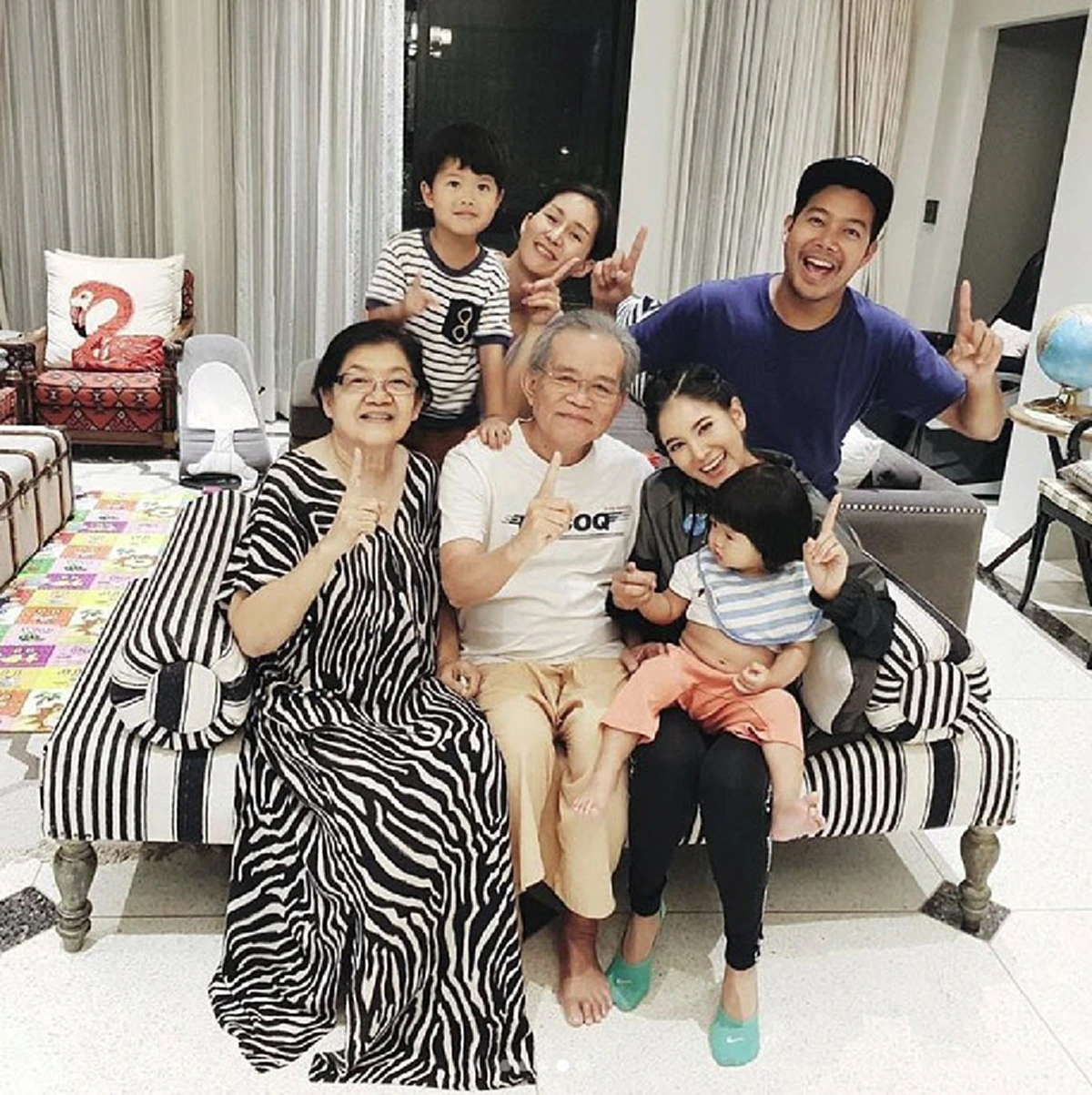 ส่องบ้าน "ก้อย รัชวิน" น่าอยู่ชมัดเลย!!!ใครเห็นแล้วต้องร้อง สวยหรูดูแพง ใหญ่โตสุดๆ บอกเลยไม่ธรรมดา !?! (มีภาพชุด)