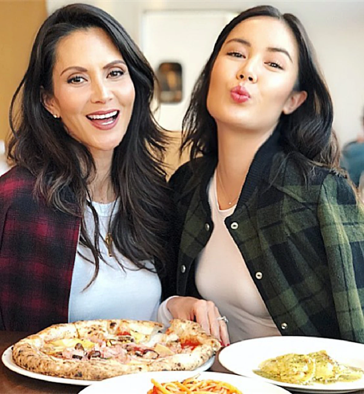 ยังจำเธอได้มั้ย !! เผยภาพล่าสุด "จีน่า จิดาภา ณ ลำเลียง" นางสาวไทย ปี 2535 อดีตภรรยา "เจ เจตริน" ปัจจุบันปังมาก ??