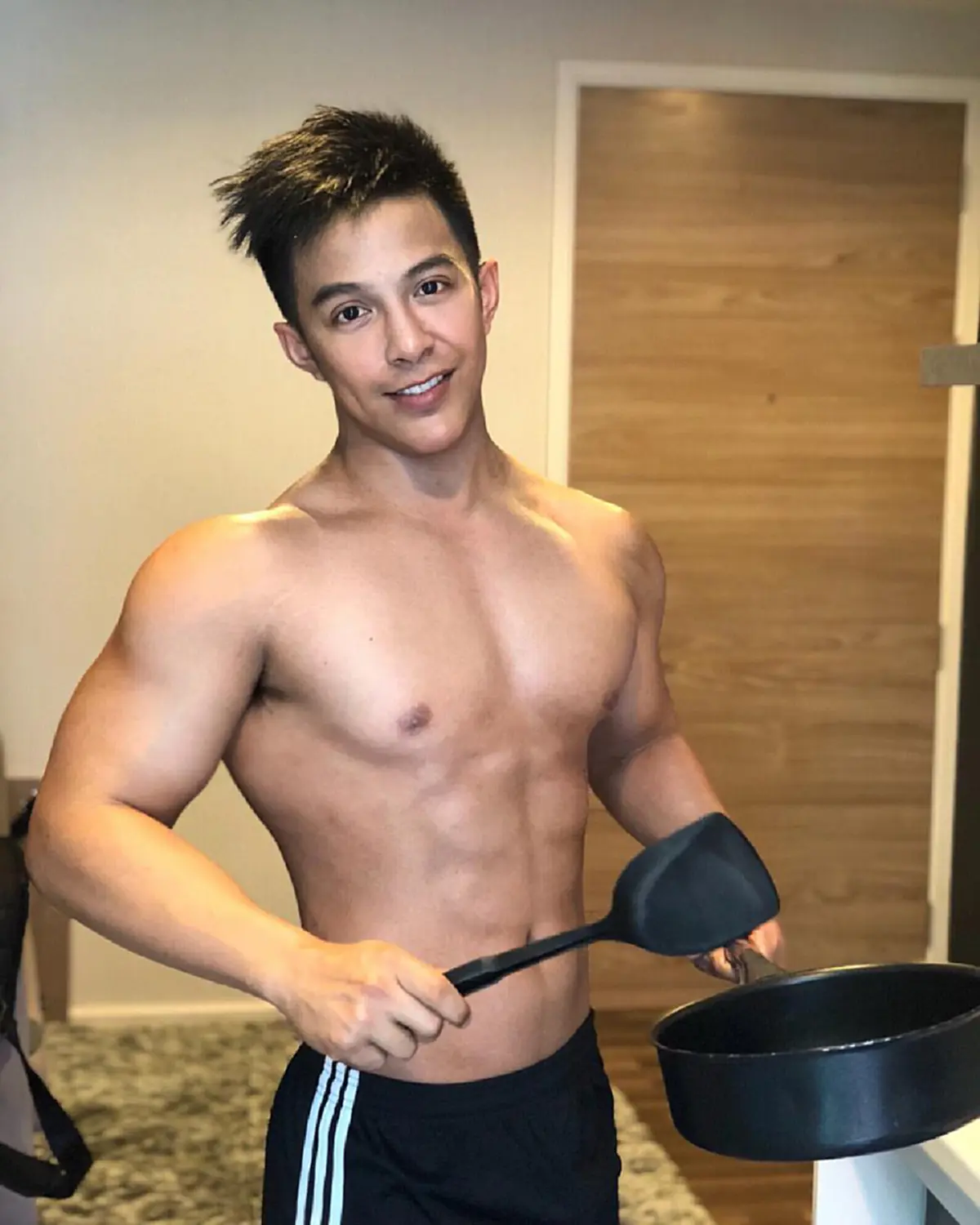 #ฮือฮาทั้งโซเชียล!! เปิดวาร์ป "คุณหมอสุดหล่อ" อวดหุ่นล่ำๆ น่ากินฟินสุดๆ งานดีเป๊ะเวอร์ ขยี้ตาแทบพัง !! (ชมภาพ)