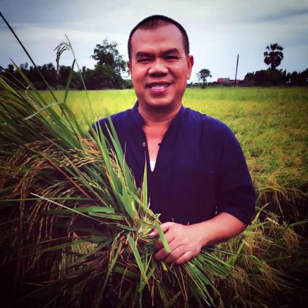 #สู้ชีวิตเพื่อครอบครัว!!  ส่องภาพล่าสุด  ตลกชื่อดัง  "กล้วย เชิญยิ้ม"  หลังซิทคอม  "เฮง เฮง เฮง"  ลาจอชั่วนิรันดร์? (ชมคลิป) 