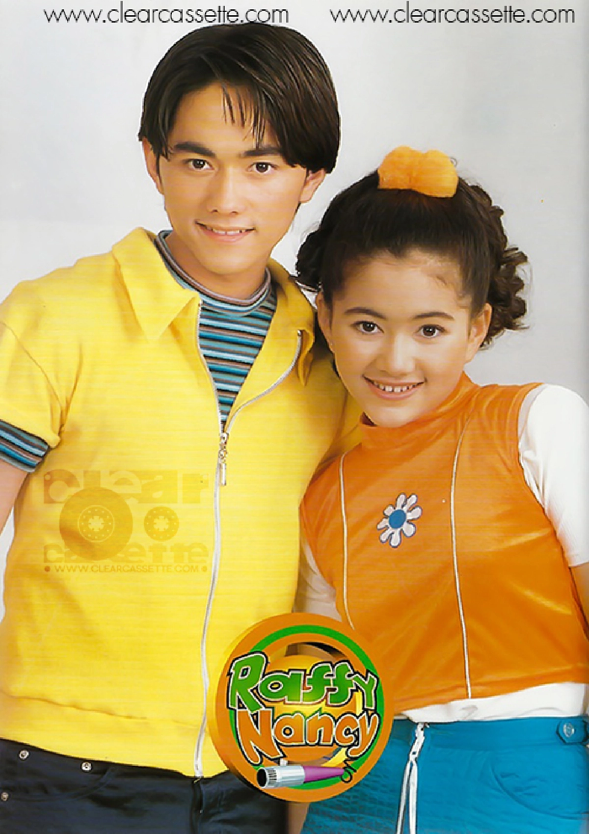 **กลับไทยพร้อมครอบครัว !!! "อดีตนักร้องยุค 90" หอบภรรยา พร้อมลูก 2 คนเที่ยว "ทะเลบัวแดง" ! บอกเลยหน้าตาดีกันทั้งบ้านจริงๆ (ภาพ)