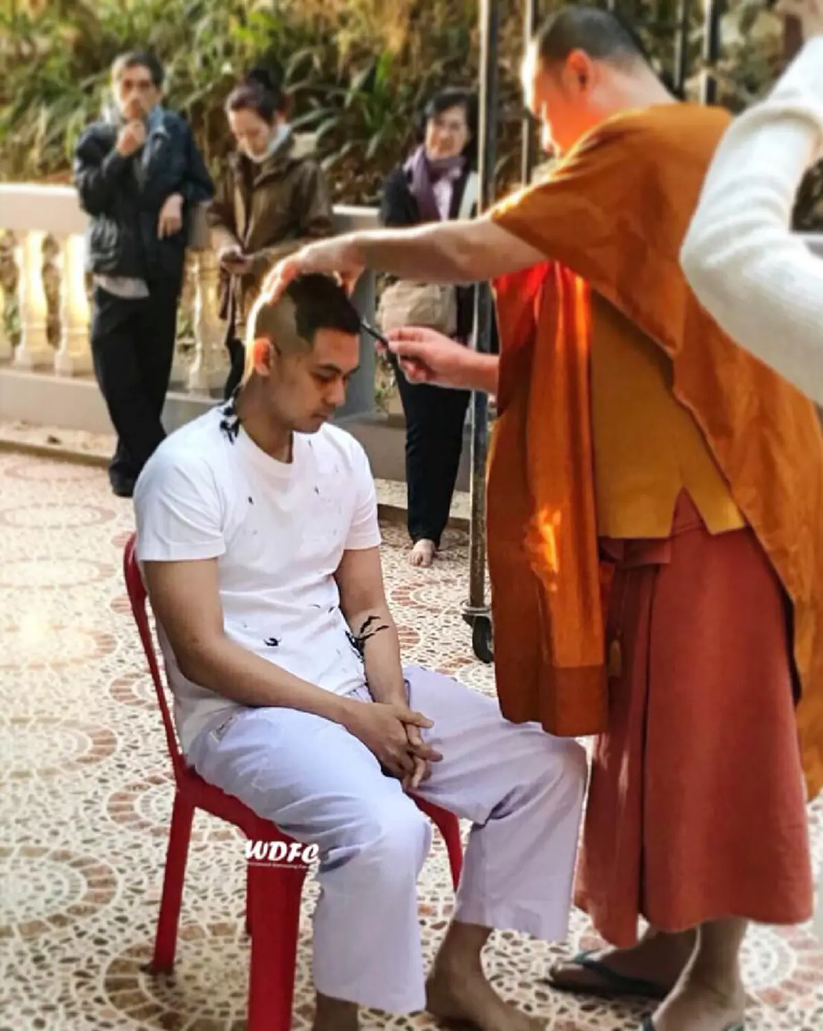 อนุโมทนาบุญครั้งใหญ่!! "แดน วรเวช" เข้าพิธีอุปสมบทแบบเรียบง่าย ที่วัดป่าภูทับเบิก ทดแทนพระคุณบุพการี แฟนคลับแห่ร่วมศรัทธา #สาธุๆ!?! (มีภาพ)