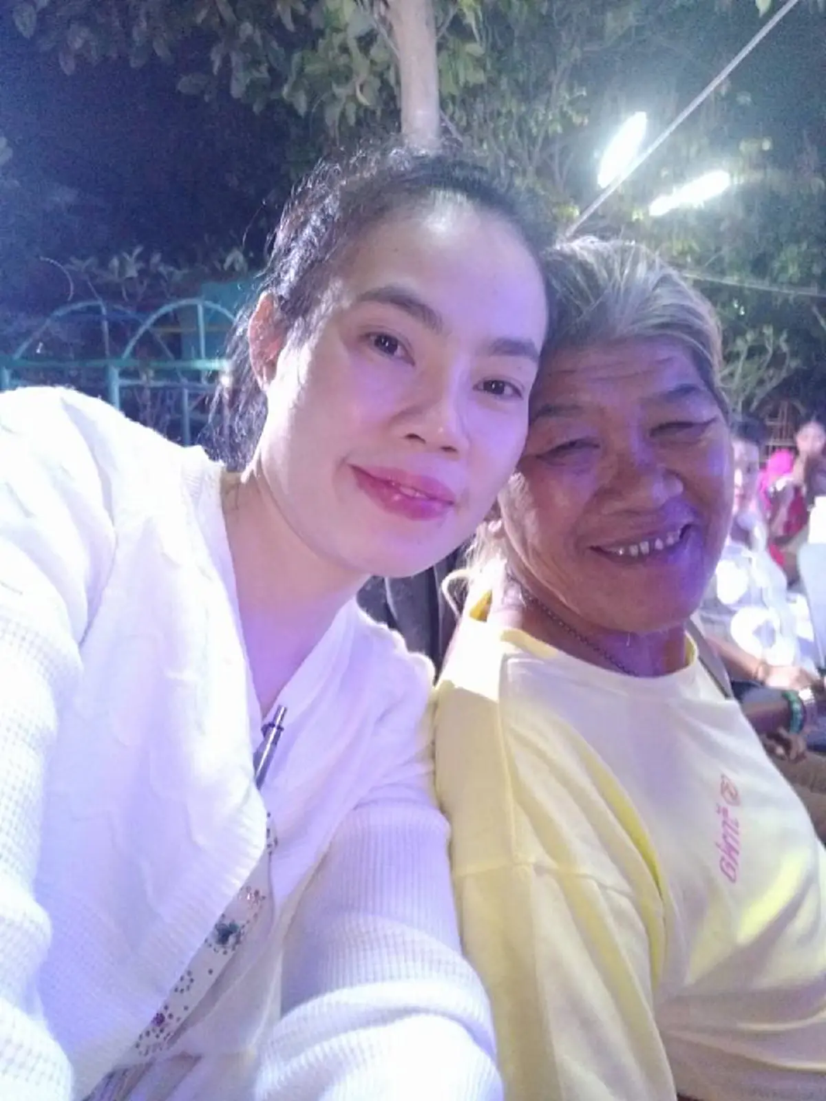 #ทั้งประเทศไม่เคยรู้!! เปิดภาพ "สาวน้อย" ผู้กุมหัวใจ "ยายชา เถิดเทิง" ที่ชีวิตจริงเขาเป็น "ผู้ชาย" บอกเลยความสวยเธอไม่ธรรมดา !! (ชมภาพ)